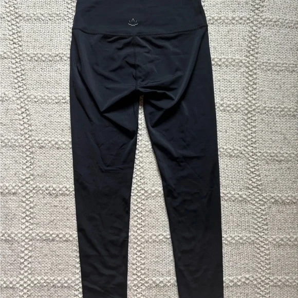 Beyond Yoga Caught in the Midi Black Legging - Picture 6 of 8